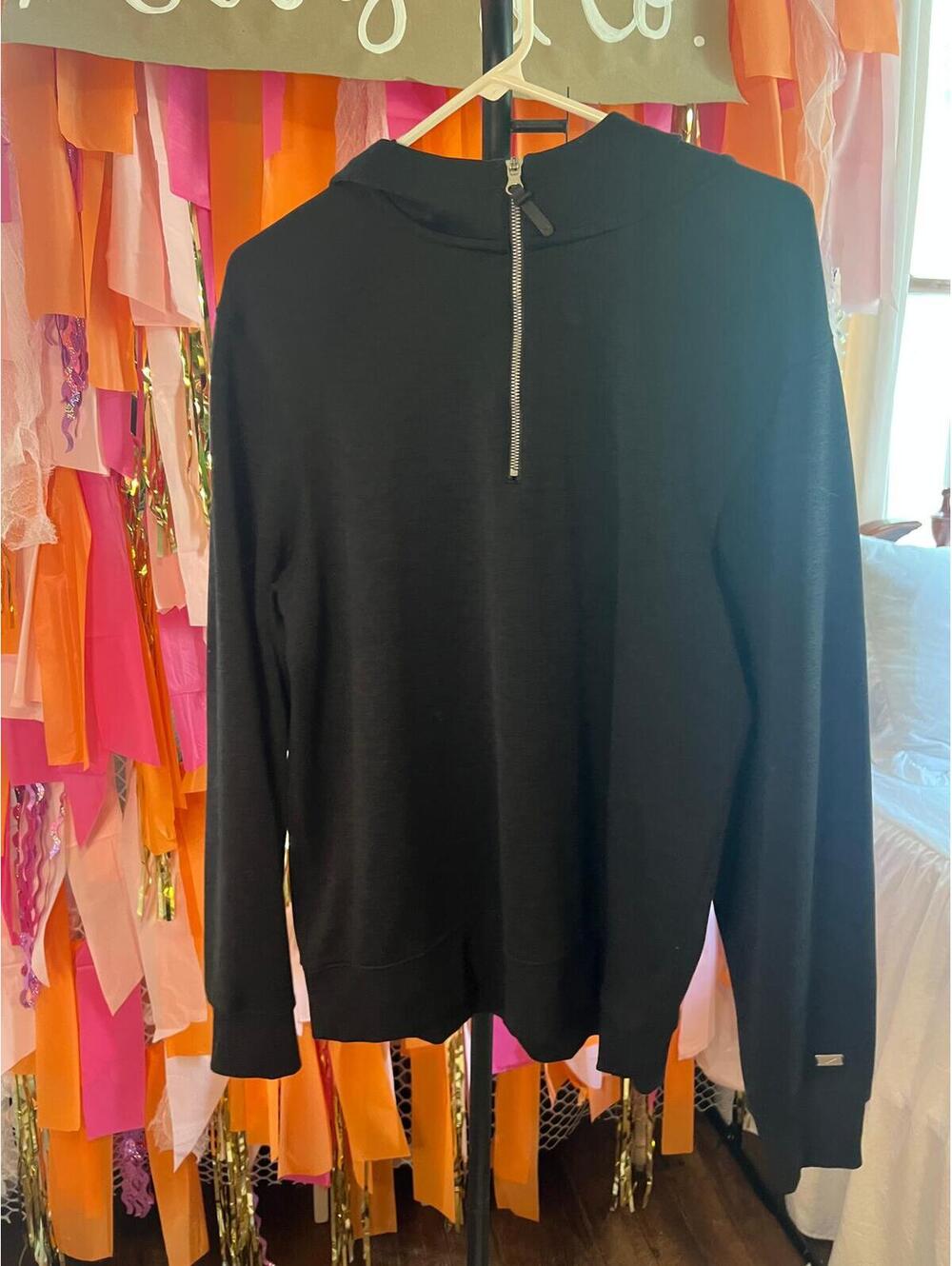 131. NIKE PULLOVER